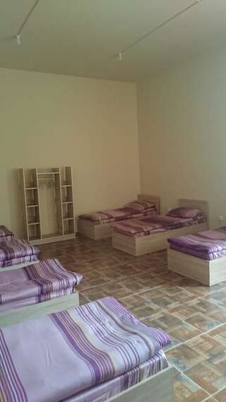 Хостелы Hostel Mandaria Кутаиси Односпальная кровать в общем номере для мужчин и женщин-2