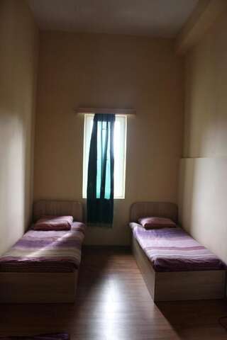 Хостелы Hostel Mandaria Кутаиси Бюджетный двухместный номер с 2 отдельными кроватями-3